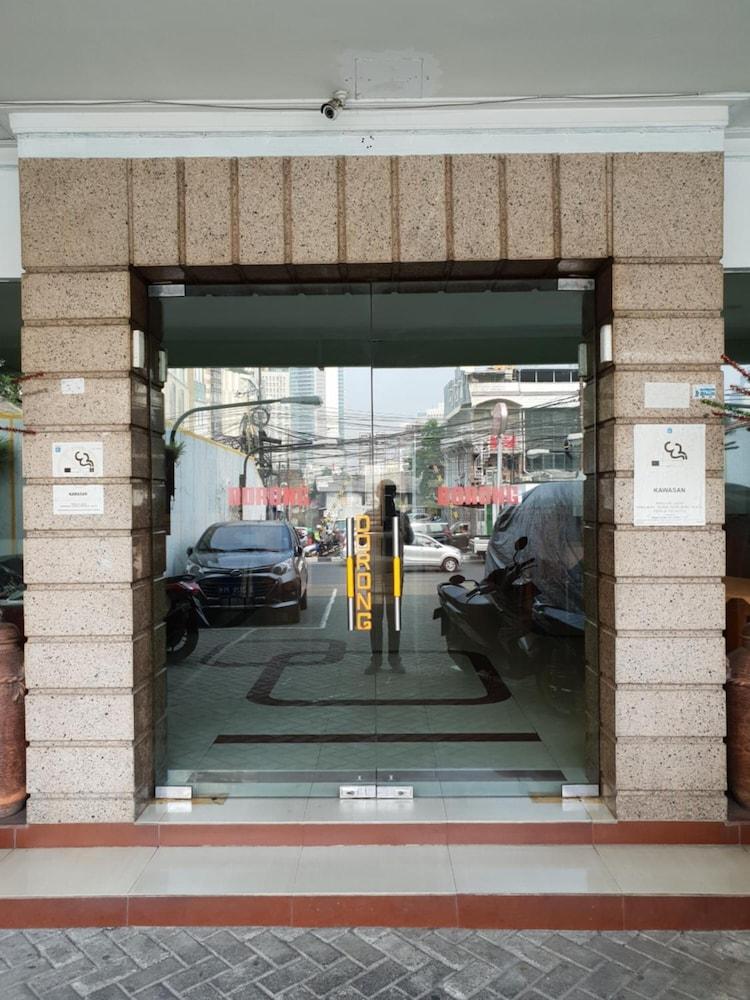 Hotel Caravan Tanah Abang Jakarta Exterior photo
