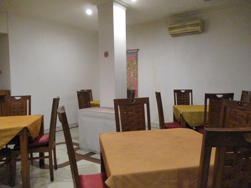 Hotel Caravan Tanah Abang Jakarta Exterior photo